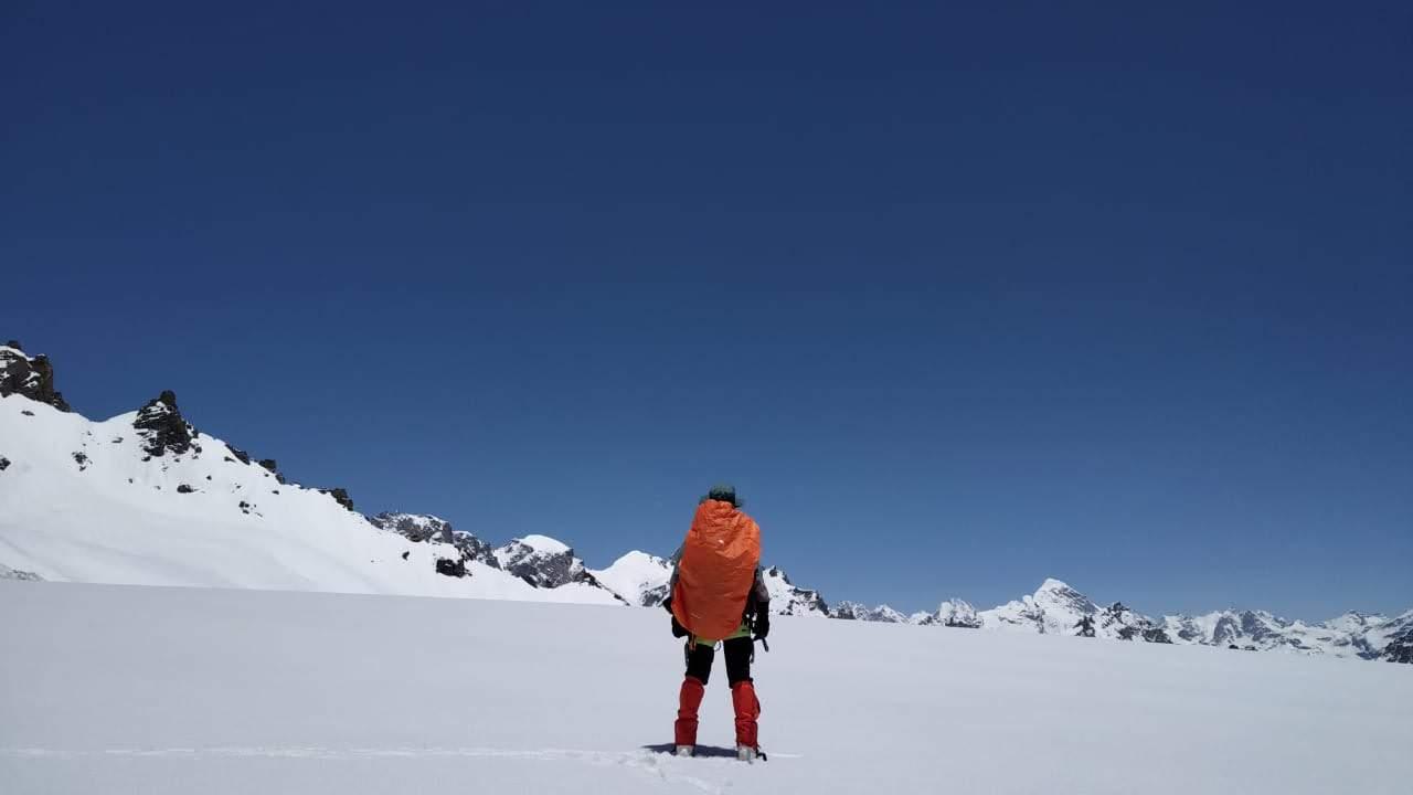 The Altitude Divide: Climbing 6000m and 7000m Peaks with Frontpoint Adventures vs. Commercial Mass Operators — image 1
