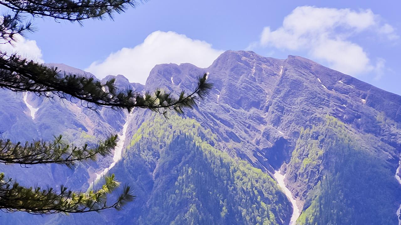 Buran Ghati Trek scenery 6