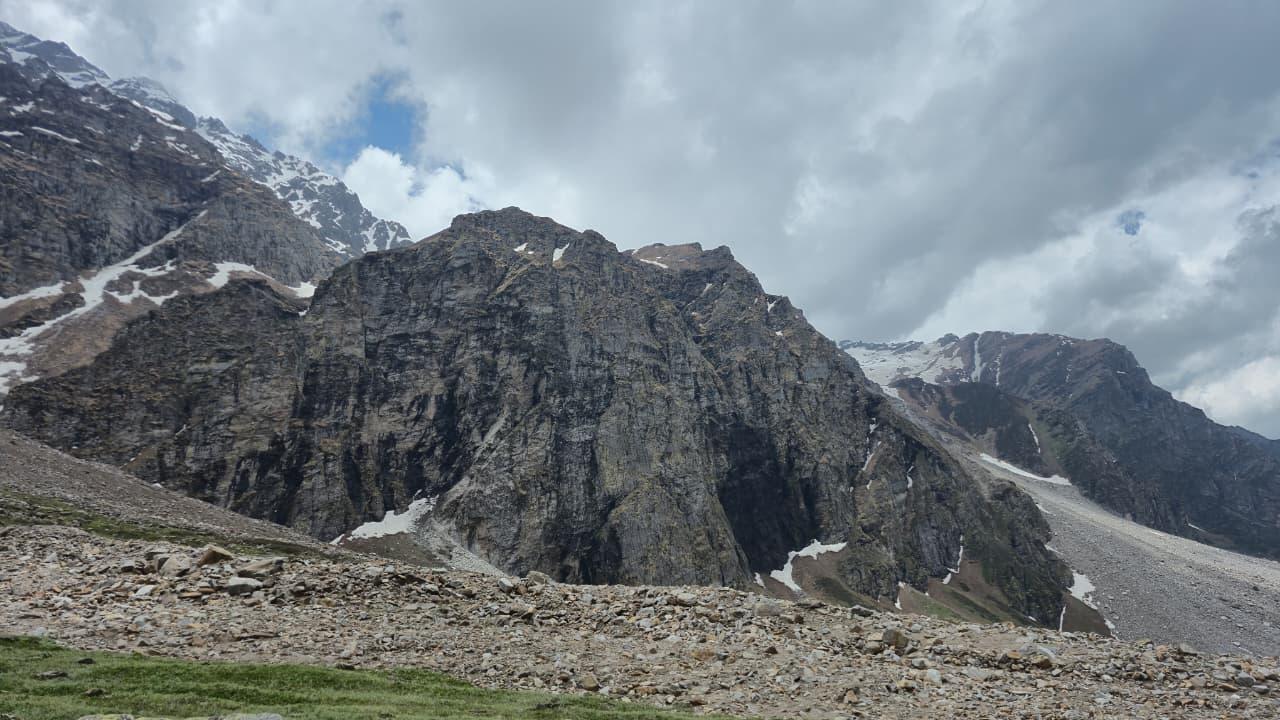 Buran Ghati Trek scenery 7