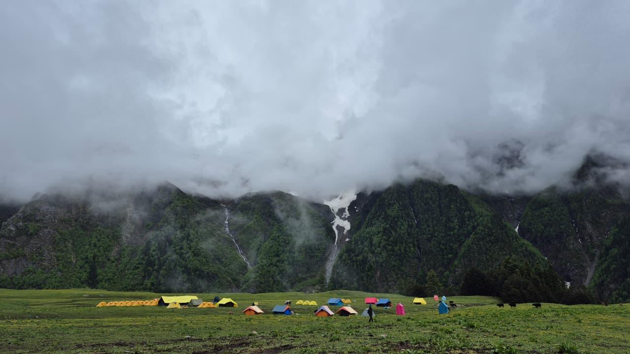 Buran Ghati Trek — Forests, an alpine lake and a rappel off the pass