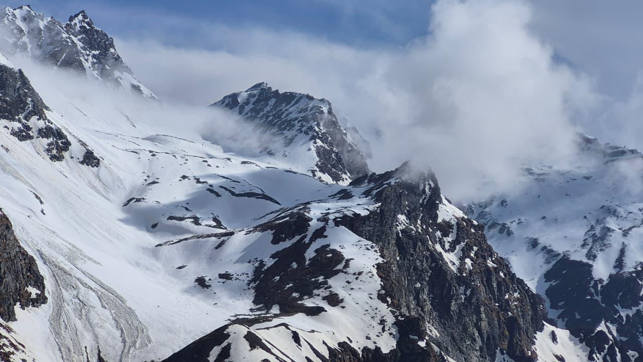 Buran Ghati Trek scenery 10