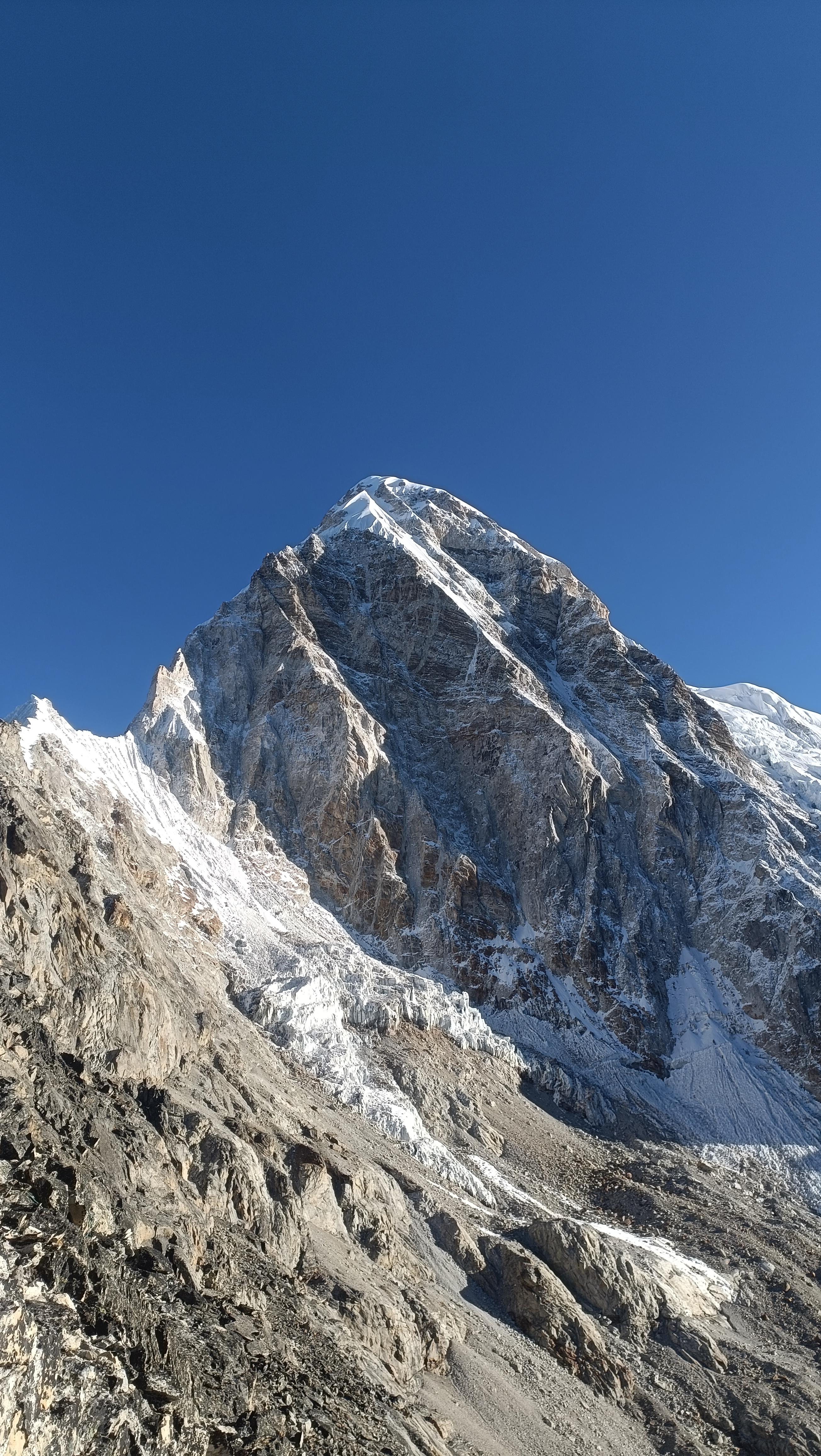 Everest Base Camp & Three High Passes Trek scenery 4