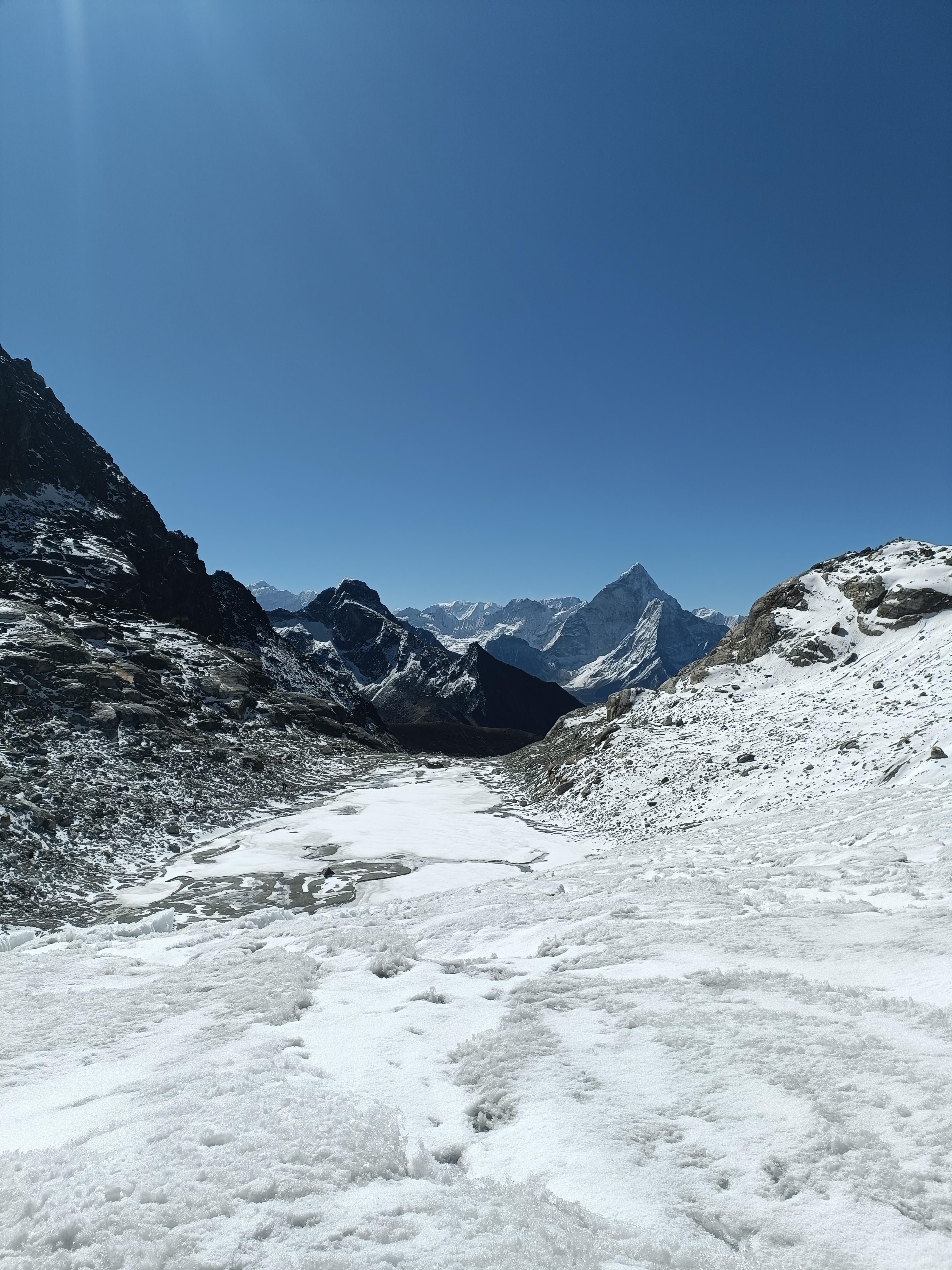 Everest Base Camp & Three High Passes Trek scenery 3