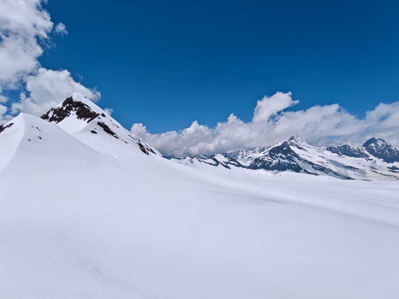 Kalihani Pass Trek scenery 4