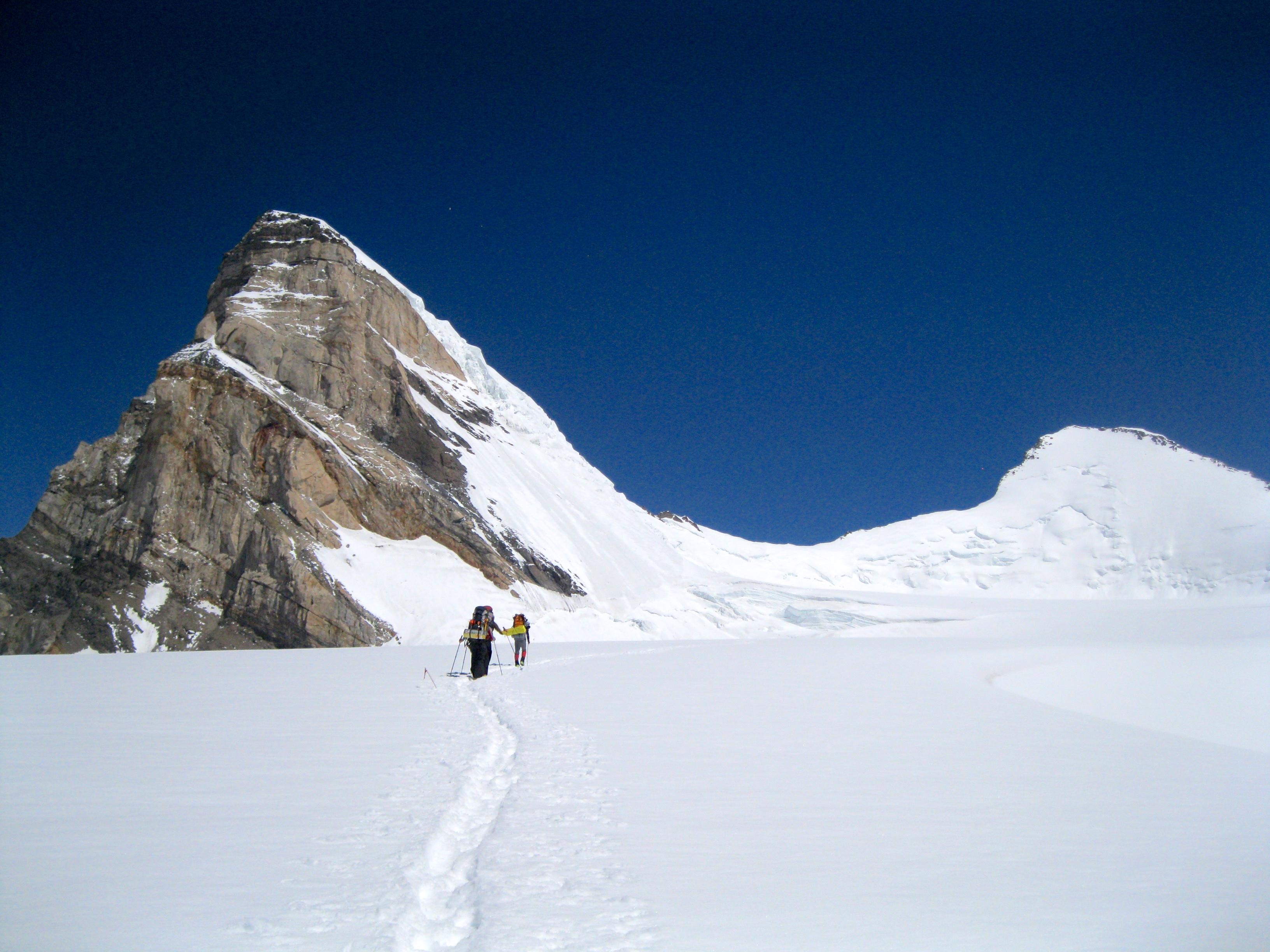 Mt. Kun Expedition — Nun's 7,077 m twin above the Suru valley