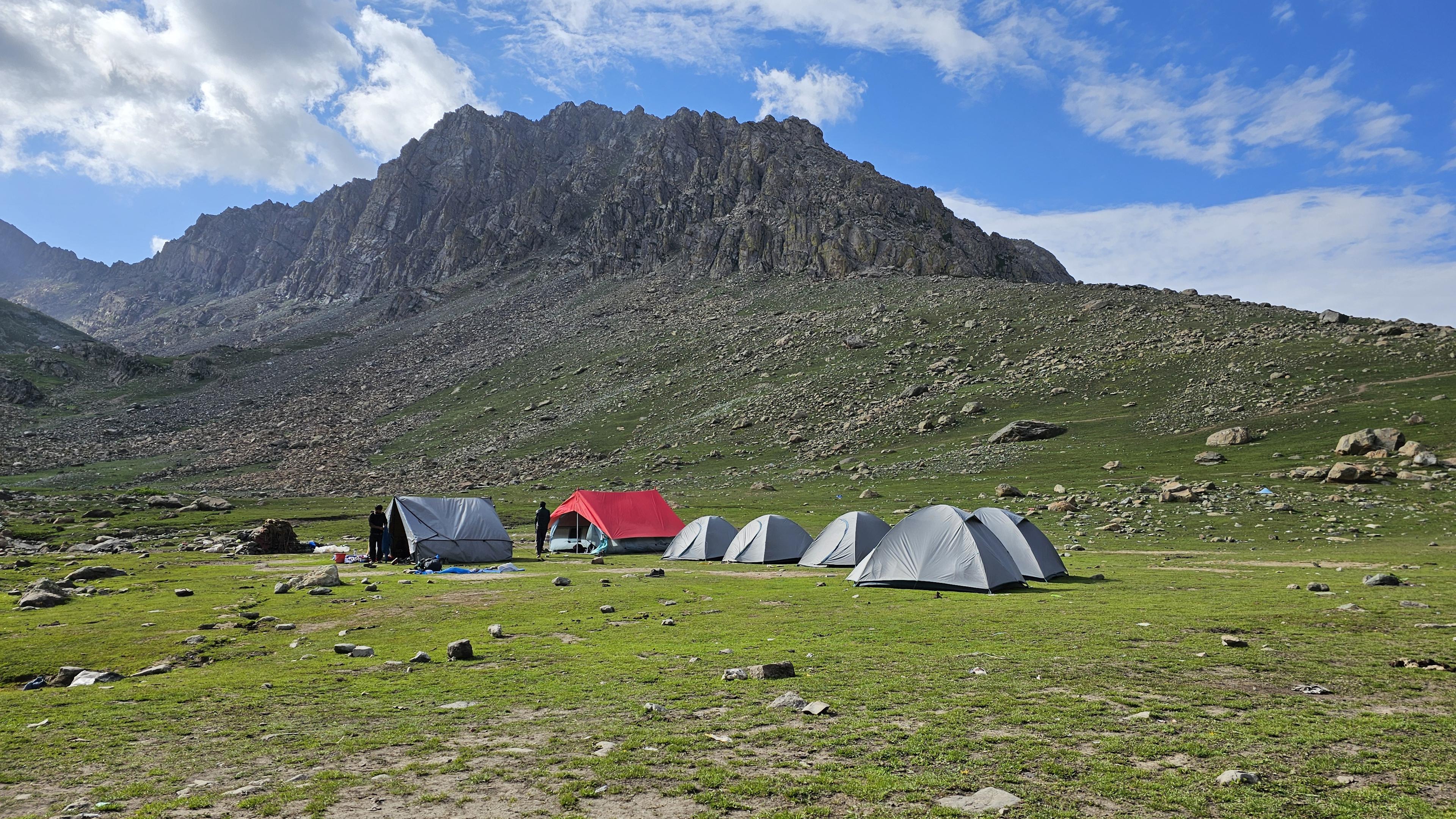 Tarsar Marsar Trek — Twin almond lakes in a sea of flowers
